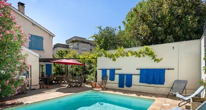 Bed and Breakfast 'Chambres D'hôtes Les Rosiers' with Shared Pool and Wi-Fi