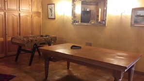 Interior - Bed and Breakfast 'Chambres D'hôtes Les Rosiers' with Shared Pool and Wi-Fi (Lyon)