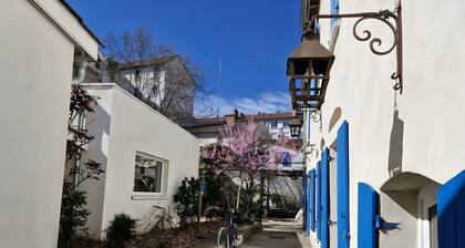 Bed and Breakfast 'Chambres D'hôtes Les Rosiers' with Shared Pool and Wi-Fi