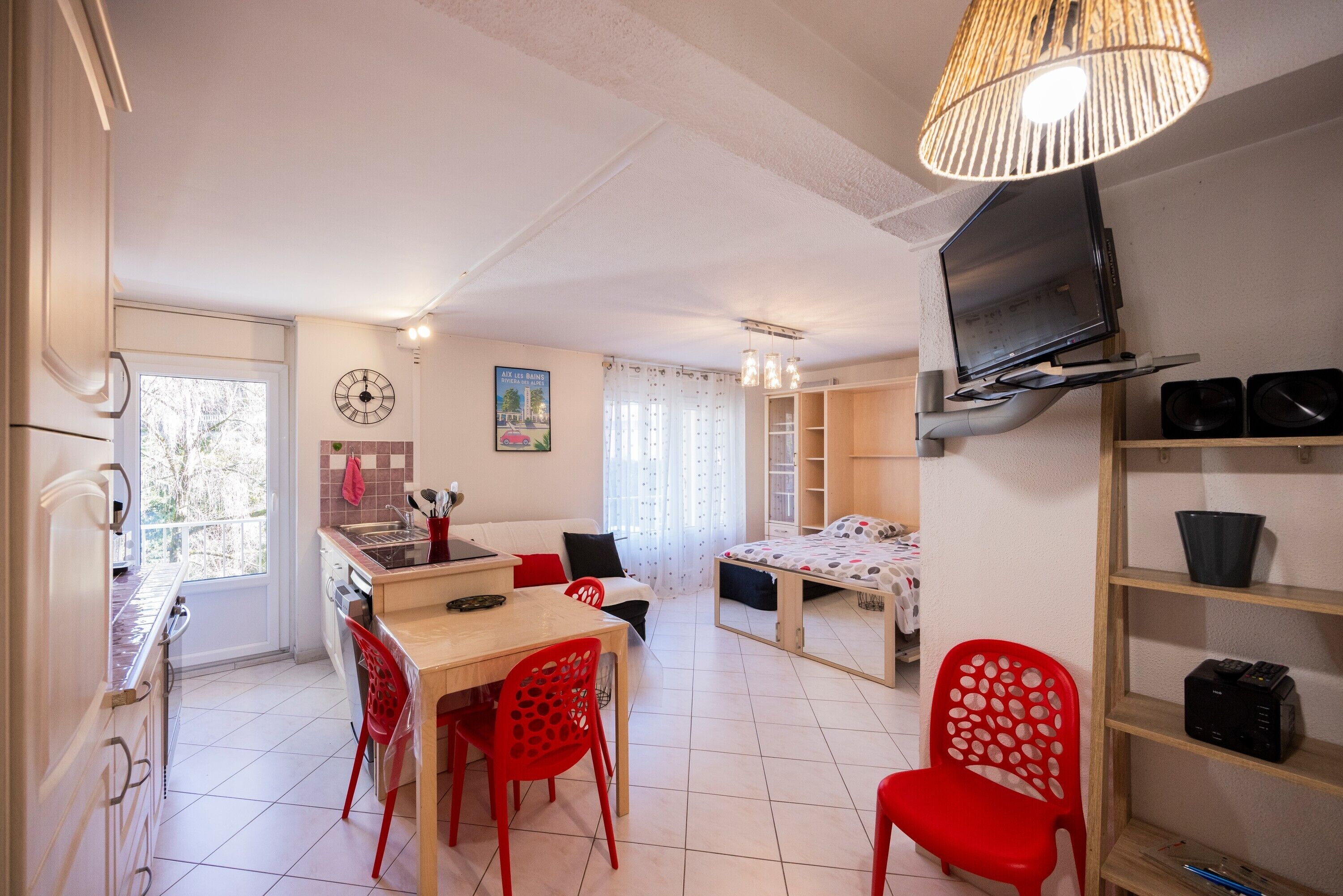 Iron/ironing board, WiFi, bed sheets, wheelchair access