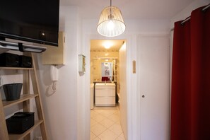 Interior - Studio Montcalm with Shared Pool, Wi-Fi, and Parking (Aix-les-Bains)