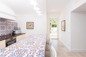 Private kitchen - Gardenia- 03 bedroom villa with private Jacuzzi (Massa Lubrense)
