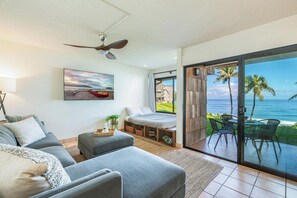 Smart TV, books - Endless Ocean View - Sealodge J4 (Princeville)