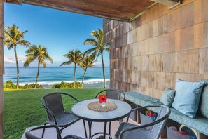 Outdoor dining - Endless Ocean View - Sealodge J4 (Princeville)