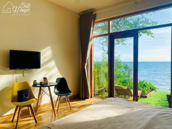Desk, free WiFi - CHILL HOUSE Cozy Near Beach (Phu Quoc)