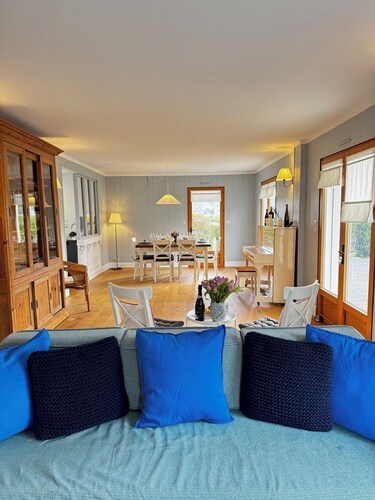 Schöne moderne Villa in Strandnähe schöner Garten Terrasse Kaminofen Klimaanlage