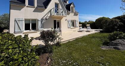 Modern mansion near by the sea beautiful garden terrasse chimney air condition