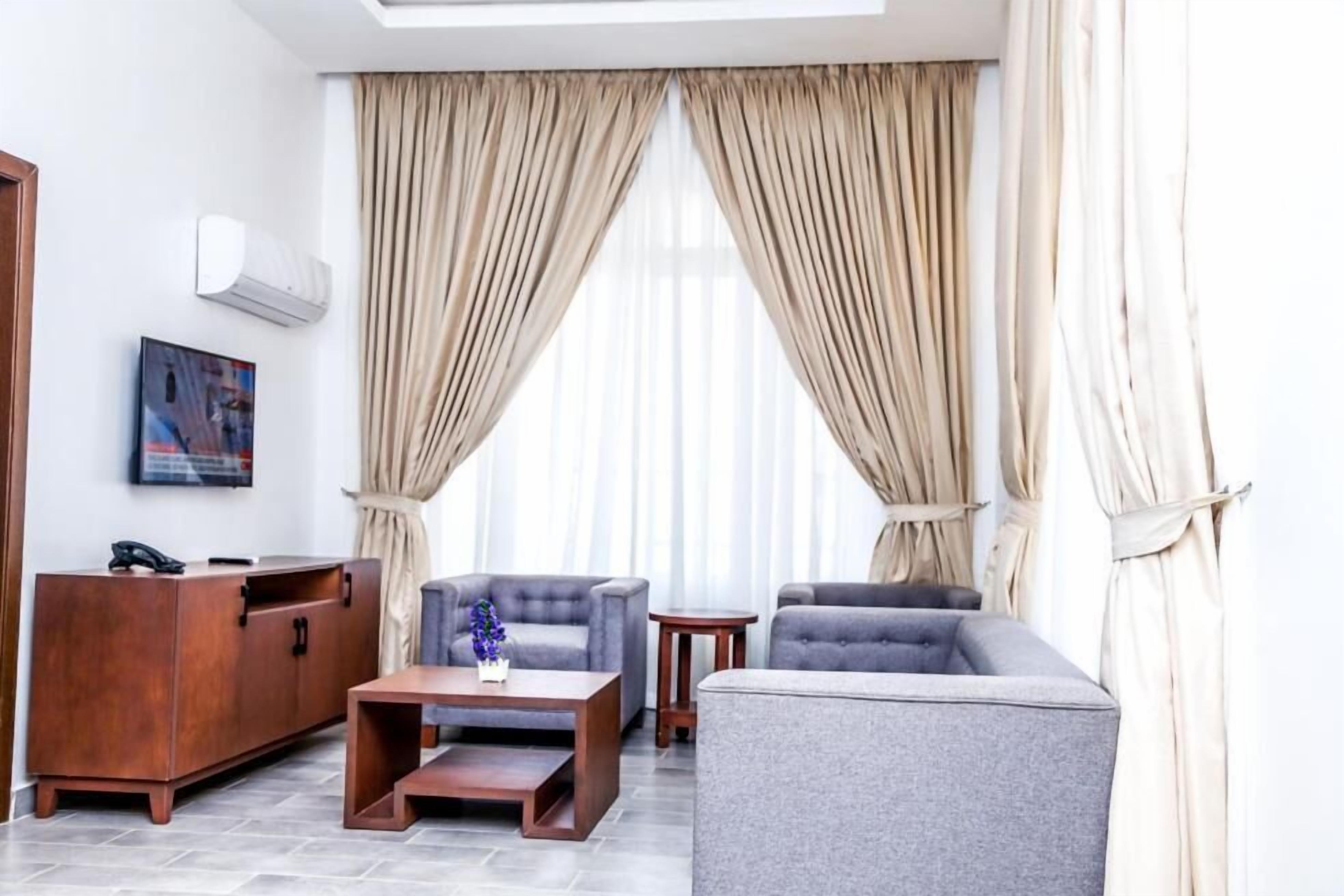 Comfort-Suite, Stadtblick | Wohnbereich