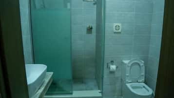 Standard Room | Bathroom | Shower, towels, soap, shampoo
