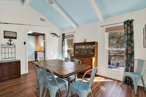 Dining - Seaside Shenanigans on 7th, Tybee Beach House (Tybee Island)