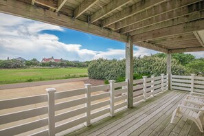 Terrace/patio - JL#315 - SEA ESCAPE - Golf Course - Private Swimming Pool - Close to Beach (Kitty Hawk)
