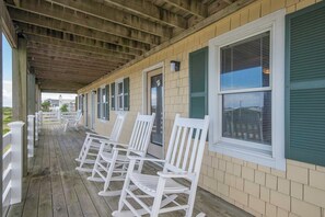 Terrace/patio - JL#315 - SEA ESCAPE - Golf Course - Private Swimming Pool - Close to Beach (Kitty Hawk)