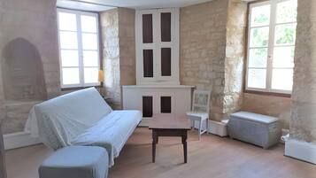 TV, lareira, aparelho de som