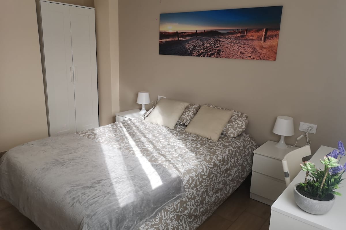 스탠다드 더블룸, 공용 욕실, 시내 전망 | 다리미/다리미판, 무료 WiFi