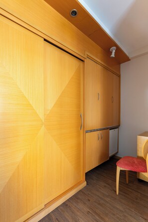 Estudio Confort, vista a la ciudad | Interior