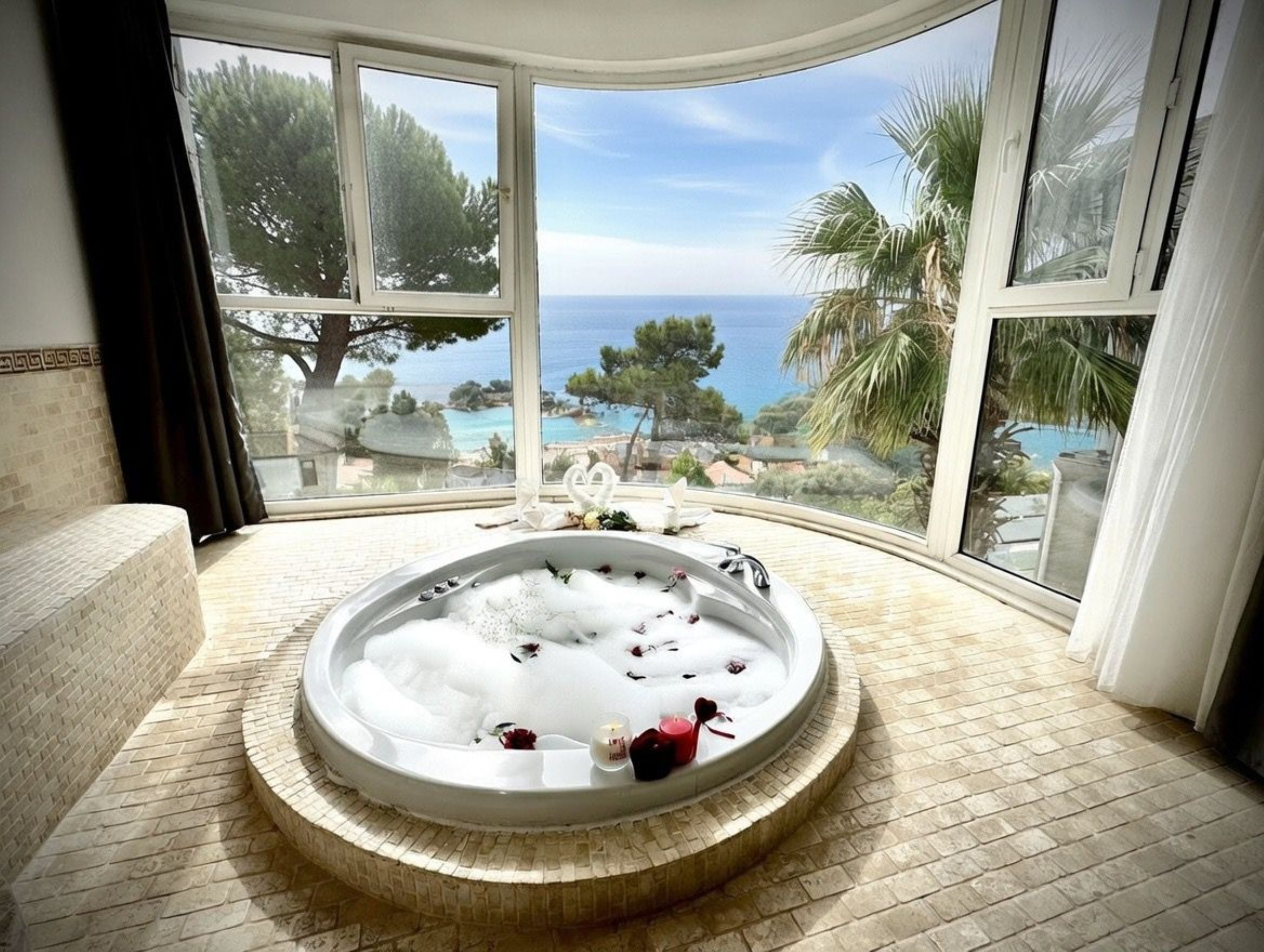 Deluxe Room, Sea View | In-room safe