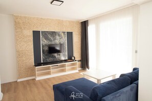 Minibar, caja de seguridad en la habitación y ropa de cama 