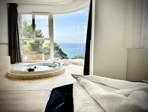 ห้องดีลักซ์, วิวทะเล | ตู้นิรภัยในห้องพัก