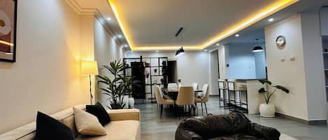 Apartment, 3 Bedrooms, Accessible, Smoking | Living area | Books