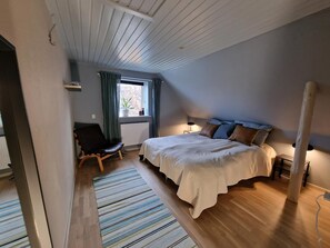 4 bedrooms, iron/ironing board, free WiFi