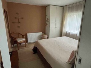 4 chambres, fer et planche à repasser, accès au Wi-Fi (inclus)