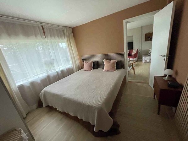 4 chambres, fer et planche à repasser, accès au Wi-Fi (inclus)