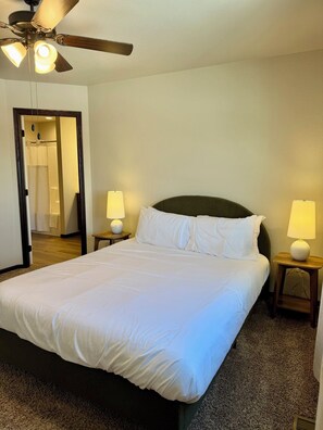 2 bedrooms, WiFi, bed sheets - Ridge View Retreat! 2 bed, 2 bath with View and Garage (Rapid City)