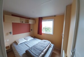 Room - Mobile home rental near the sea (Hermanville-sur-Mer)