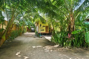 Property grounds - Encanto Caribe Beach by Island House Vacation Rentals (West bay)