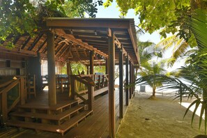 Terrace/patio - Encanto Caribe Beach by Island House Vacation Rentals (West bay)