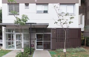 Exterior detail - Studio apartment in Bela Vista near Paulista Avenue. (São Paulo)