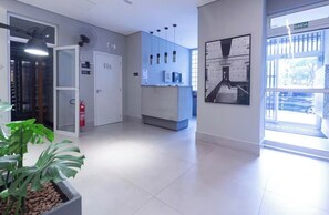 Lobby - Studio apartment in Bela Vista near Paulista Avenue. (São Paulo)