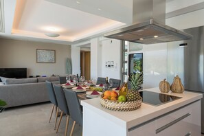 Full-size fridge, microwave, espresso maker, coffee/tea maker - IMPERIUM LUXURY VILLAS (Chania)