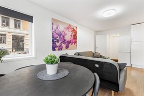 Apartment, 1 Bedroom, Accessible | Living room