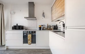Microonde, forno, piano cottura, lavastoviglie