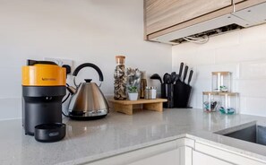Microwave, oven, stovetop, dishwasher - Modern Hackney Apartment| with Lift & Patio (London)