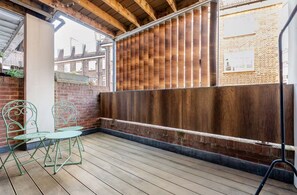Interior - Modern Hackney Apartment| with Lift & Patio (London)