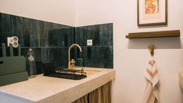 Eenvoudig appartement, balkon | Interieur