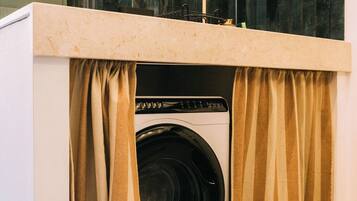 Eenvoudig appartement, balkon | Interieur