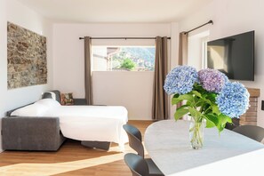 2 bedrooms, iron/ironing board, free WiFi, bed sheets - DN ART ROYALE: Villa w/ Private Spa, Hot Tub & Stunning Lake Como View Terrace (Blevio)