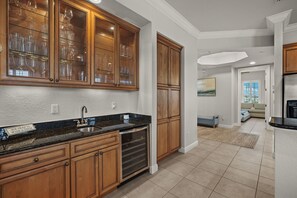 Interior - 3 bed- 2 bath Condo - community pool and hot tub (Cape Coral)