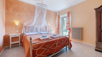 Iron/ironing board, WiFi