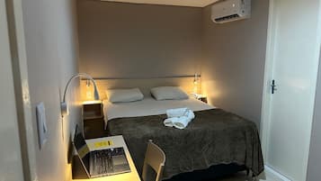 Standard Triple Room | Desk, laptop workspace, free WiFi