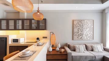 Family Apartment | In-room dining