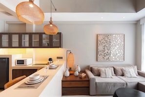 Family Apartment | In-room dining