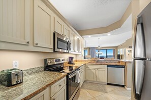 Fridge, microwave, oven, stovetop - 0203W Spectacular views of the Gulf of Mexico (ORANGE BEACH)