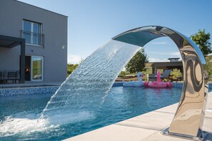 A heated pool - NEW! Luxurious Villa River Rose: Heated Pool, Jacuzzi, 4 En-Suite Bedrooms (Dugopolje)