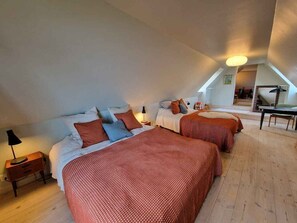 3 bedrooms, iron/ironing board, free WiFi