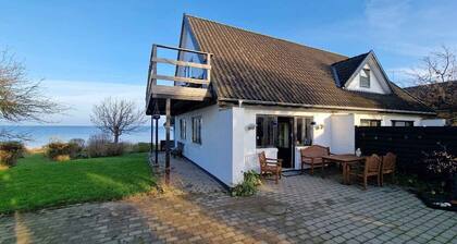 Spacious waterfront family holiday