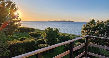Spacious waterfront family holiday